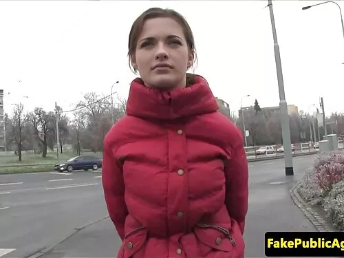 Frumusețea busty înt ...